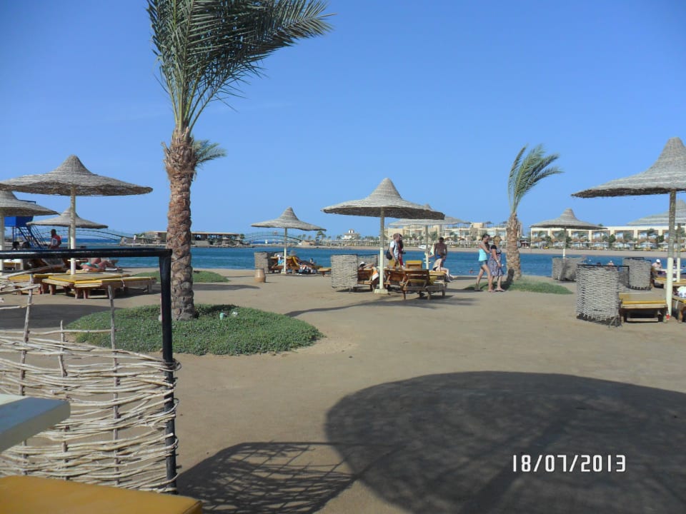 Пляж Desert Rose