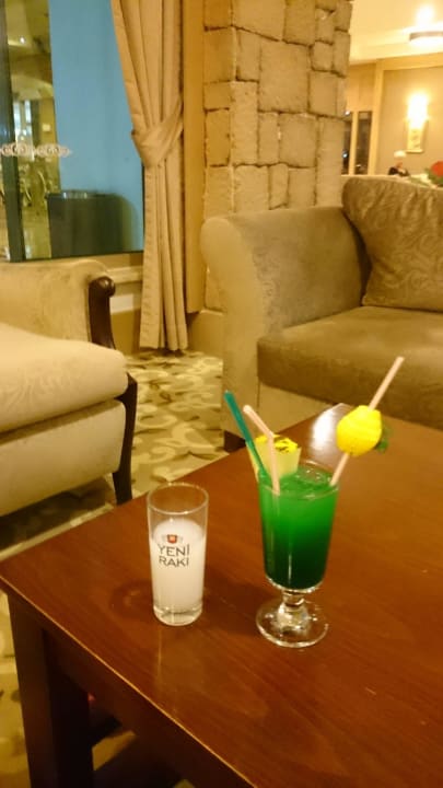 Cocktails in der Bar Alba Queen Hotel