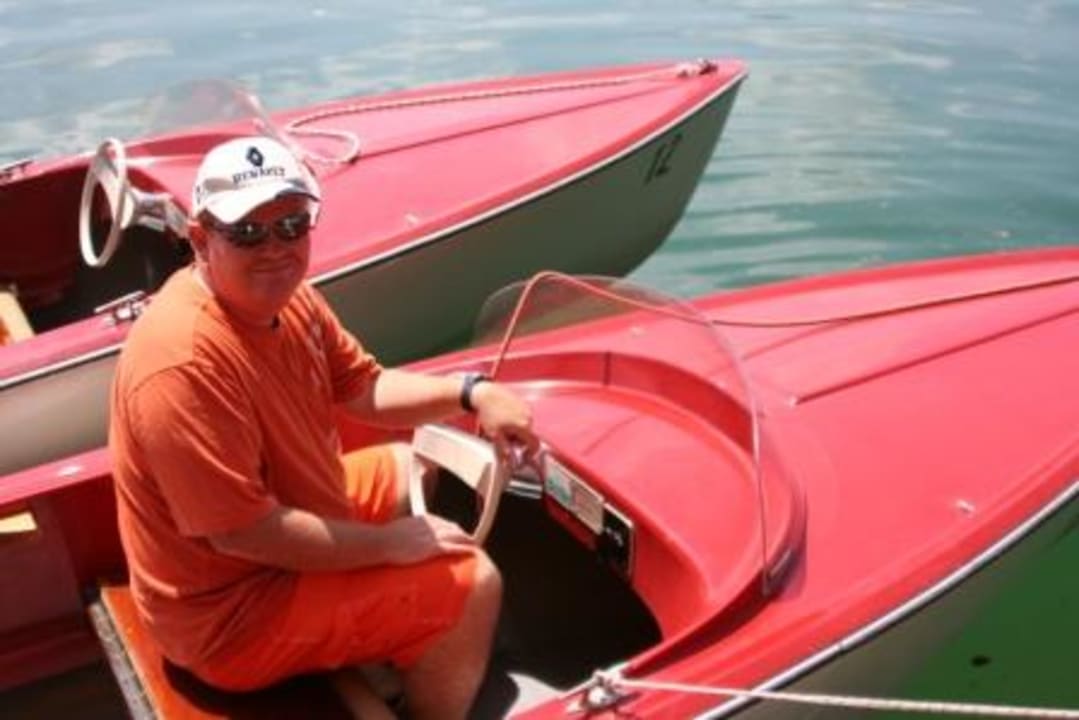 Elektroboot fahren auf dem See Romantik Hotel Im Weissen Rössl