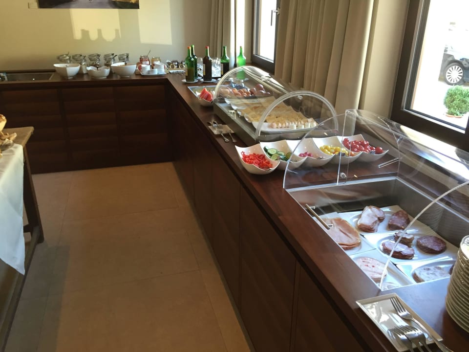 Frühstück (Backwaren noch links) Seehotel Lackner