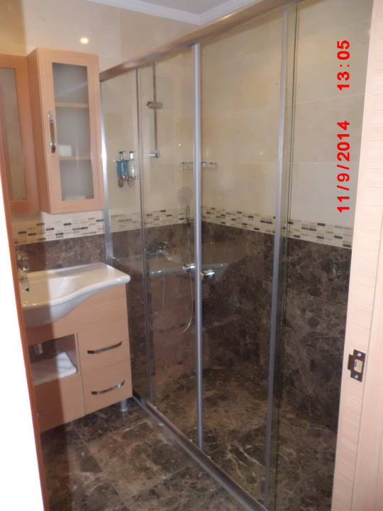 Bad mit Doppeldusche Quattro Beach Spa & Resort