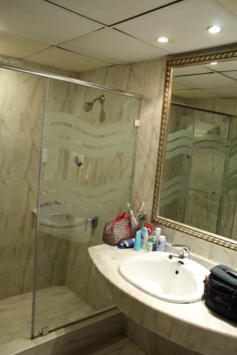 Prysznic i umywalka Titanic Beach Spa & Aqua Park