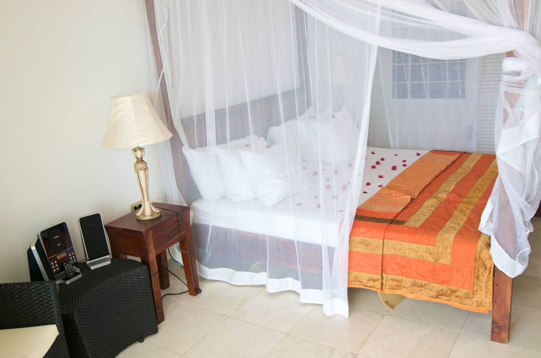 4 poster king sized beds in all rooms Hotel Bacolet Beach Club