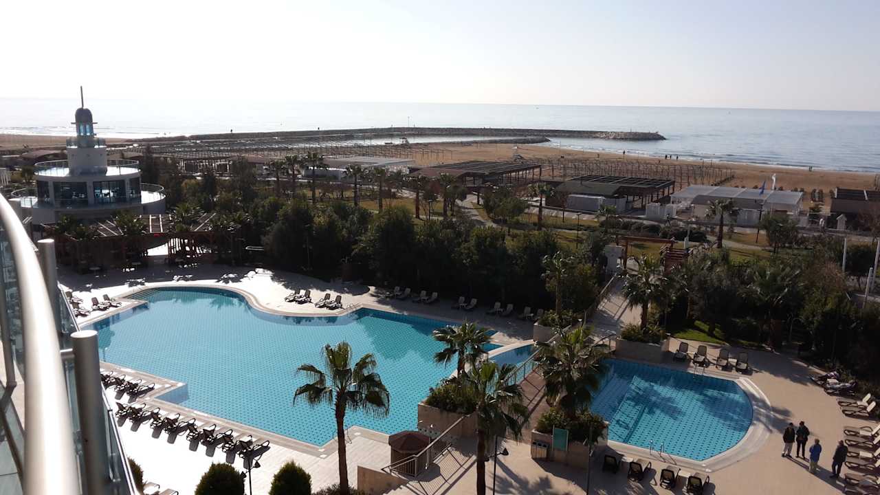 Blick auf die Aussenanlage Commodore Elite Suites & Spa - Adults only