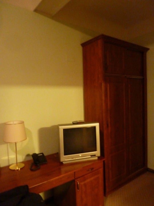 Der vielleicht letzte Nicht-LCD-TV der Welt  Hotel U Divadla