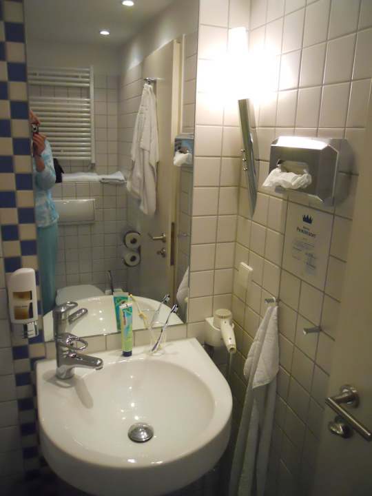 Zimmer Nr. 53 - Badezimmer Hotel Prinzregent by Centro Comfort