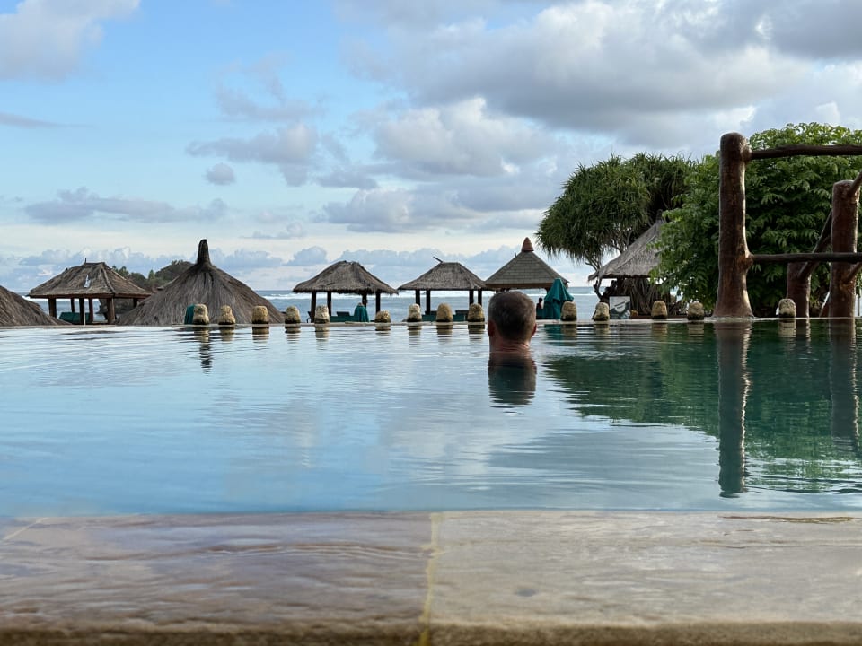 Pool Novotel Lombok Resort & Villas