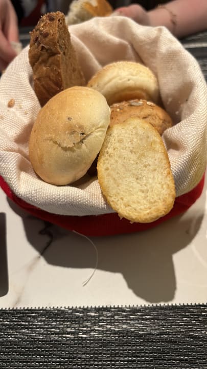 Gastro Rose Rayhaan by Rotana