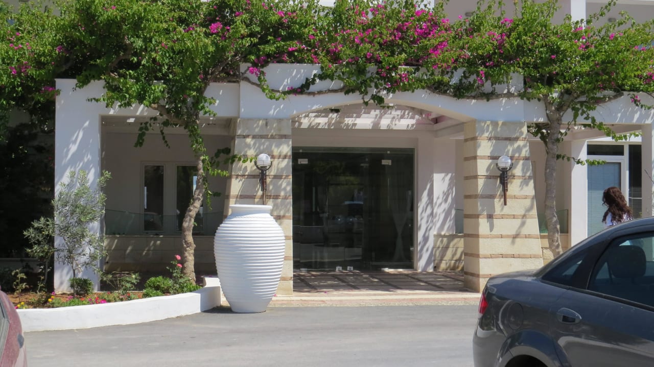 Haupteingang Knossos Beach Knossos Beach Bungalows Suites Resort & Spa