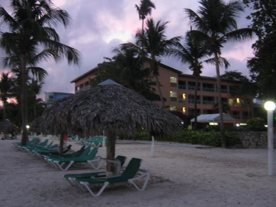 Hotel Strand mit Blick auf das Buffetrestaurant whala!boca chica