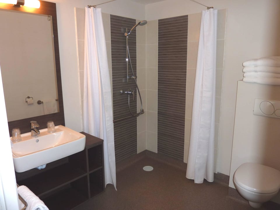 Salle de bain douche italienne Forme-hotel & Spa Montpellier Sud-Est - Parc Expositions - Arena
