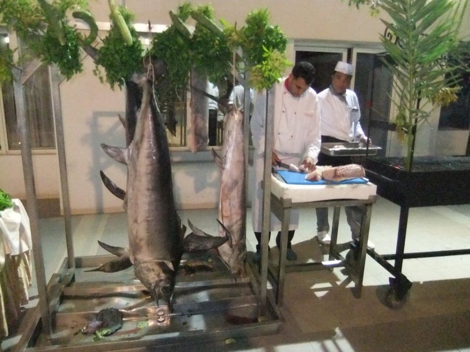 Schwertfische beim Grillabend Hotel El Mouradi Djerba Menzel