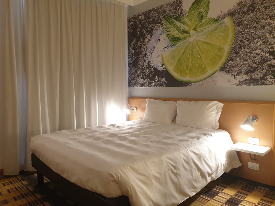 Zimmer Ibis Styles Napoli Garibaldi