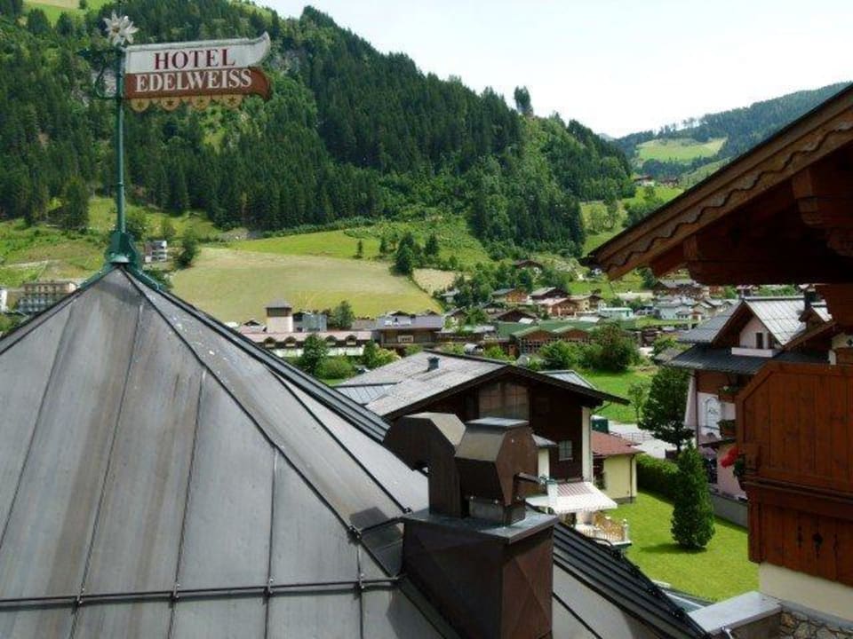 Hotelturm DAS EDELWEISS Salzburg Mountain Resort