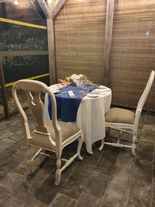 Gastro Crystals Beach Resort Belle Mare, a member of Radisson Individuals