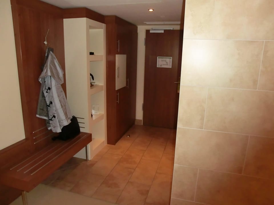 Eingangsbereich vom Zimmer aus Lindner Hotel Hamburg Am Michel, part of JdV by Hyatt