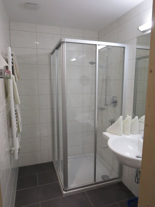 Dusche Alpenstern Pension & Suites