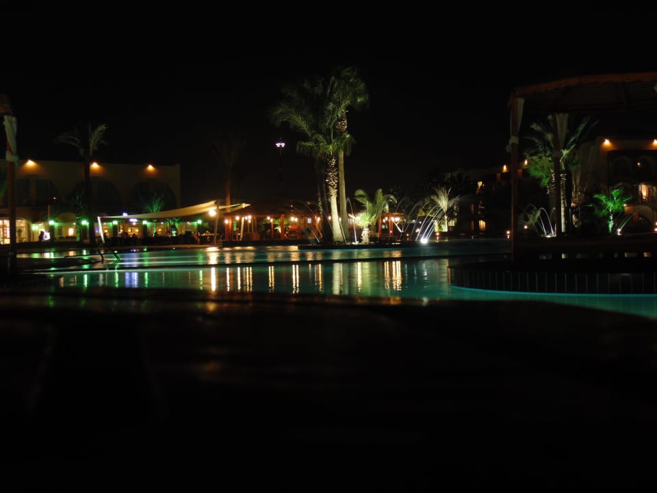 Ночной бассейн Desert Rose