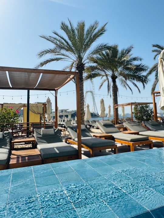 Pool DoubleTree by Hilton Dubai - Jumeirah Beach