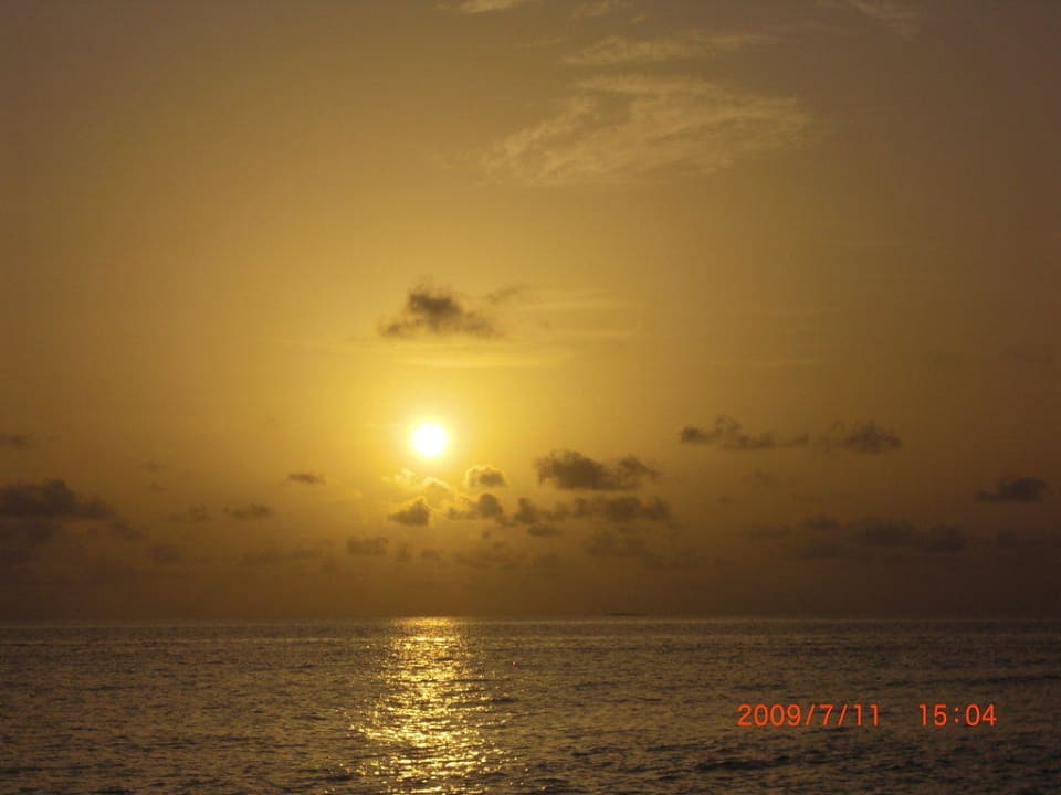 Sonnenuntergang Thulhagiri Island Resort