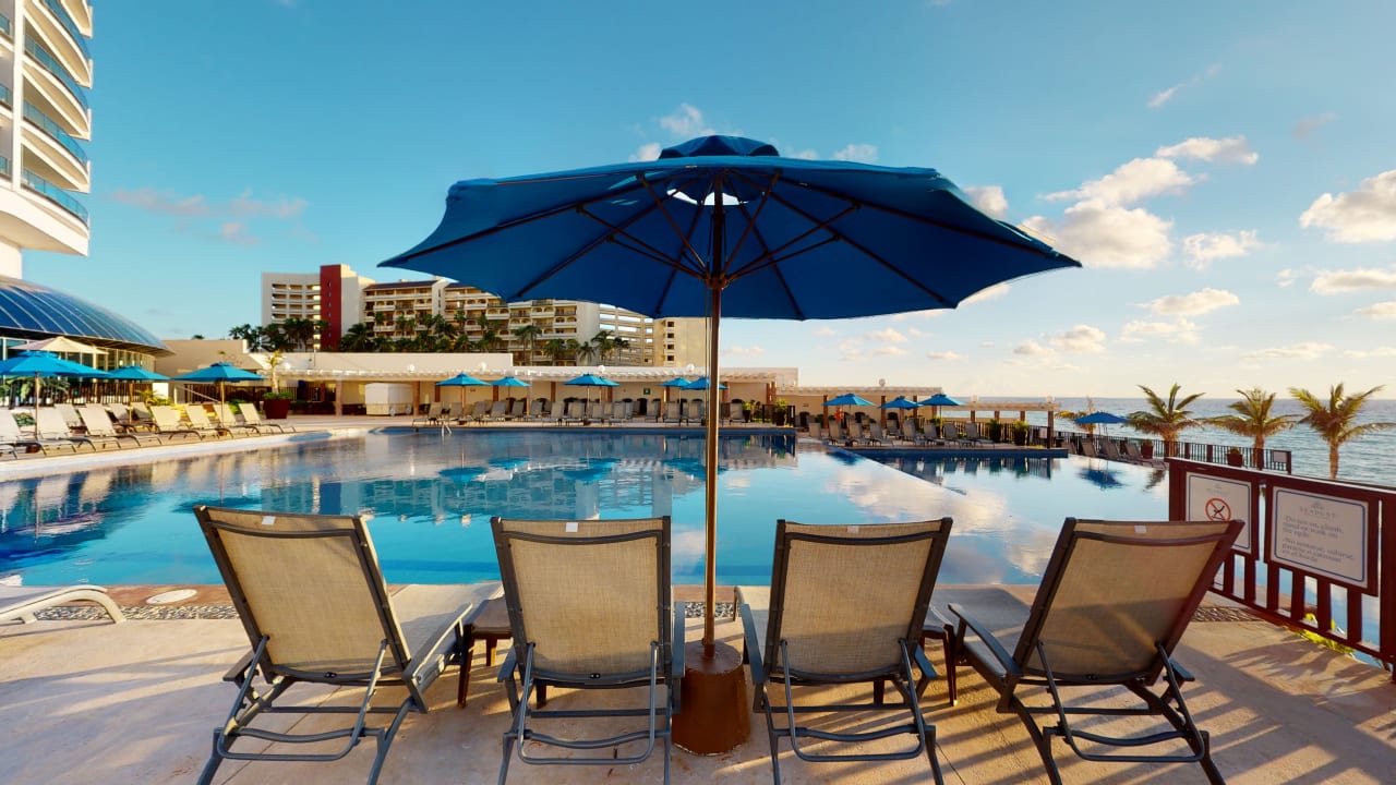 Pool Seadust Cancun Family Resort