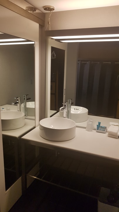 Zimmer Aloft Hotel Calgary University