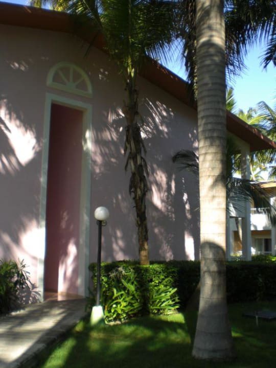 Aussenansicht Eingang zu Zimmern Hotel Riu Bambu