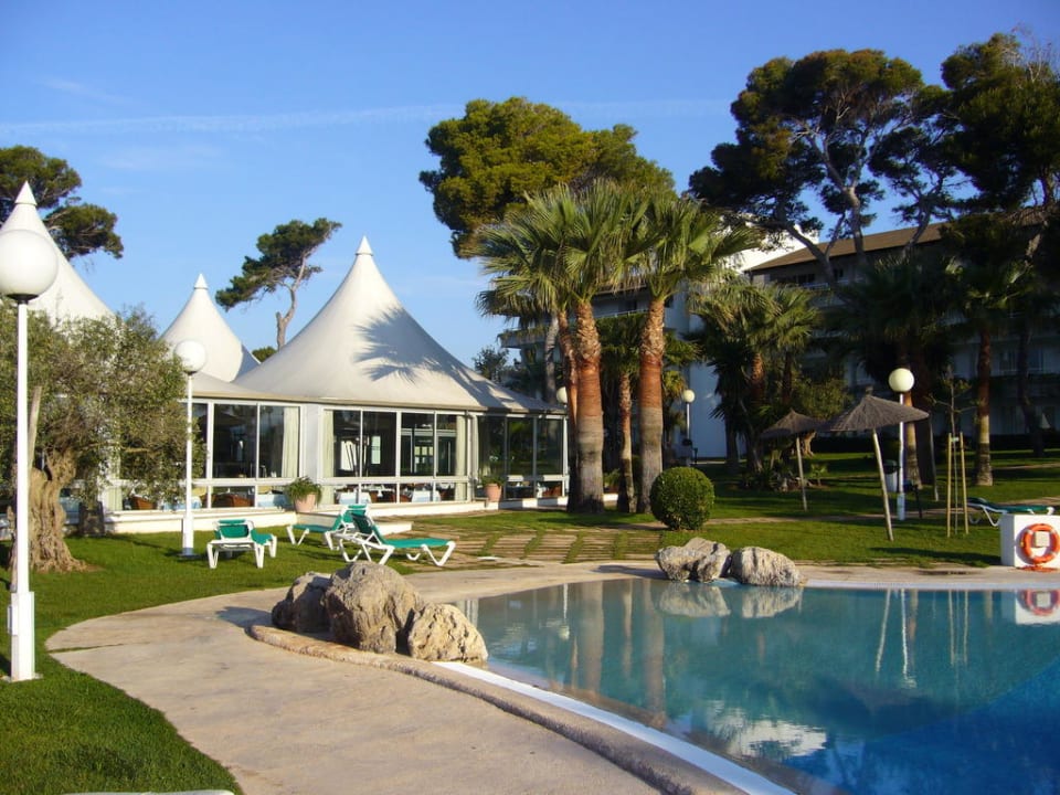 Pool bei Restaurant Playa Esperanza Resort