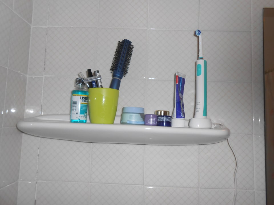 Ablage über dem Waschbecken Hostal Villa Cati