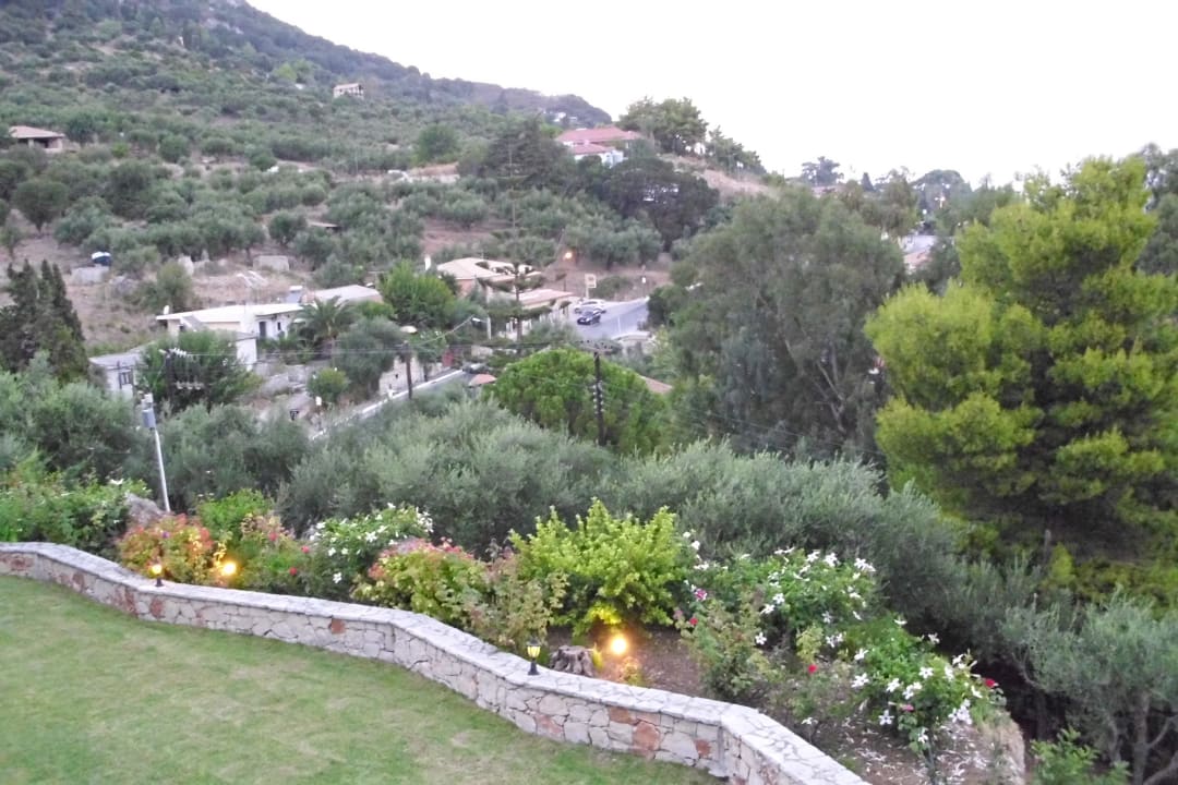 Blick in den Garten Apartments Sea View Village