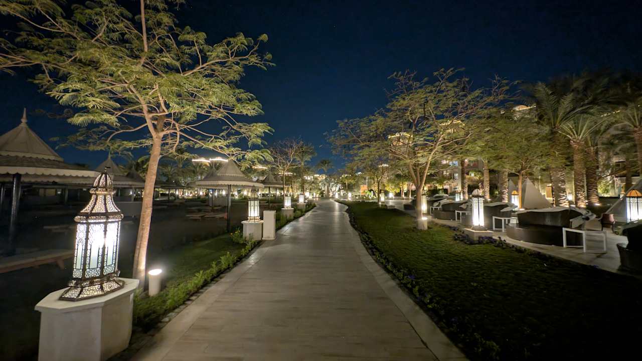 Gartenanlage The Grand Palace - Adults only