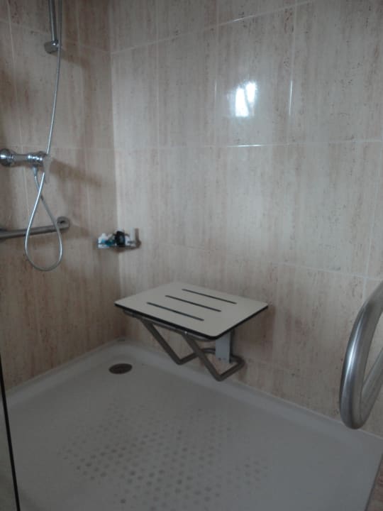 Badezimmer behindertengerecht AYA Seahotel - Adults only