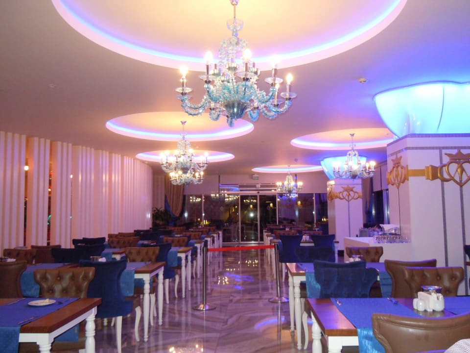 Restaurant Azura Deluxe Resort & Spa Hotel