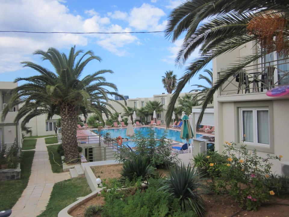 Blick zum kleinen Ruhepool,man ist fast alleine do HARPIN Georgioupolis Resort Aquapark & SPA