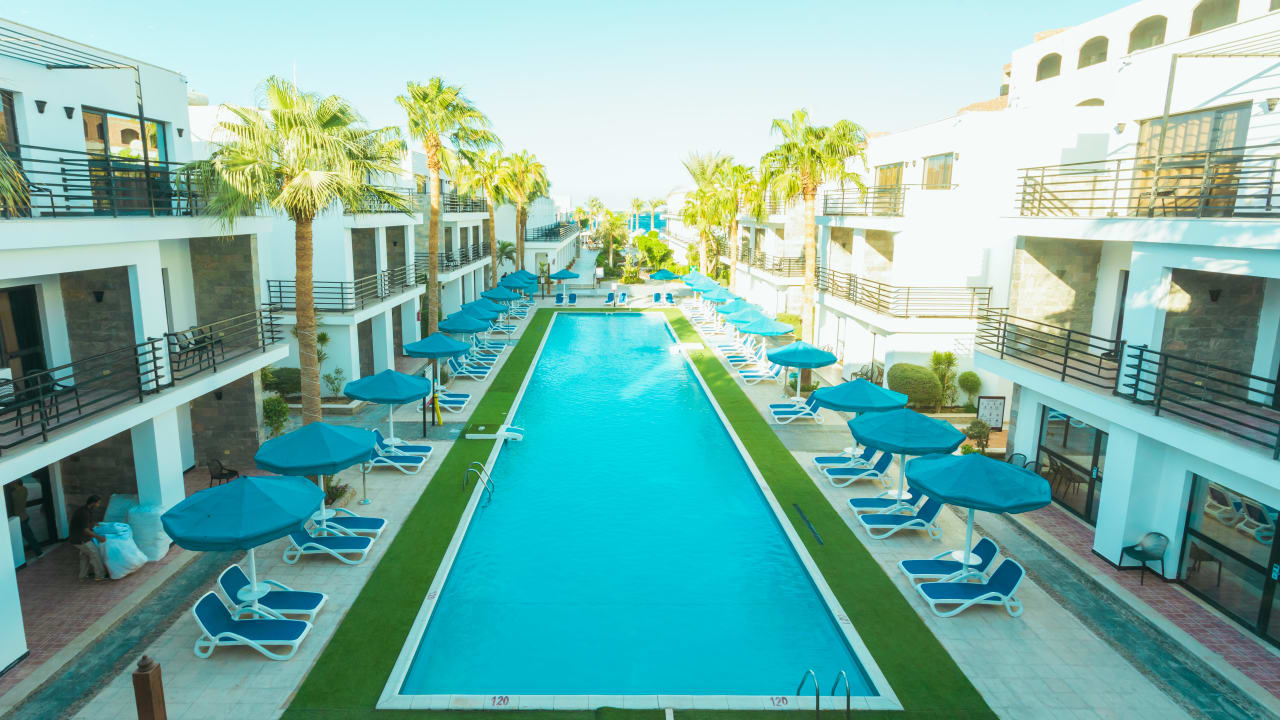 Pool La Rosa Waves Beach - Couple & Families Only