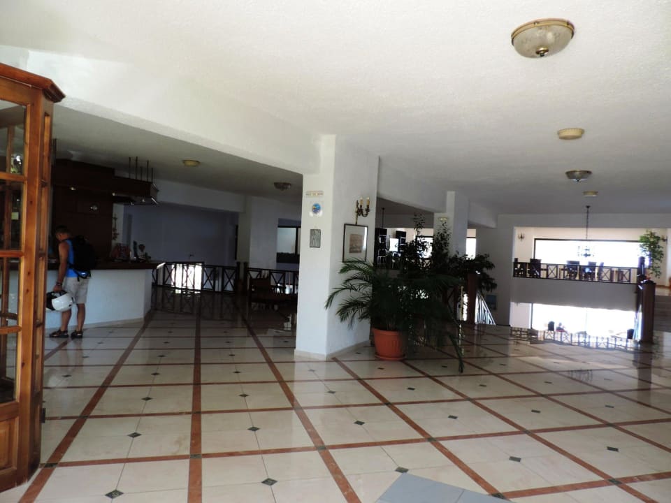 Eingang Hotel Elektra Beach