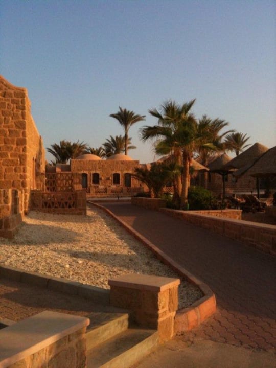 Hotelanlage, Weg zum Pool Mövenpick Resort El Quseir