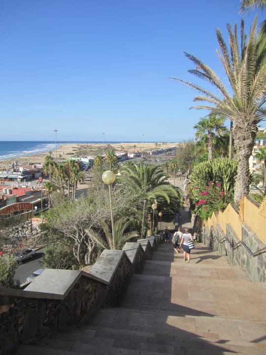 Abstieg von der Promenade zum Strand Corallium Dunamar by Lopesan Hotels
