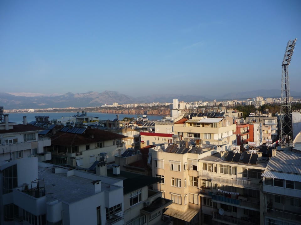 Seitlicher Meerblick Richtung Atatürkstadion Ramada Plaza by Wyndham Antalya