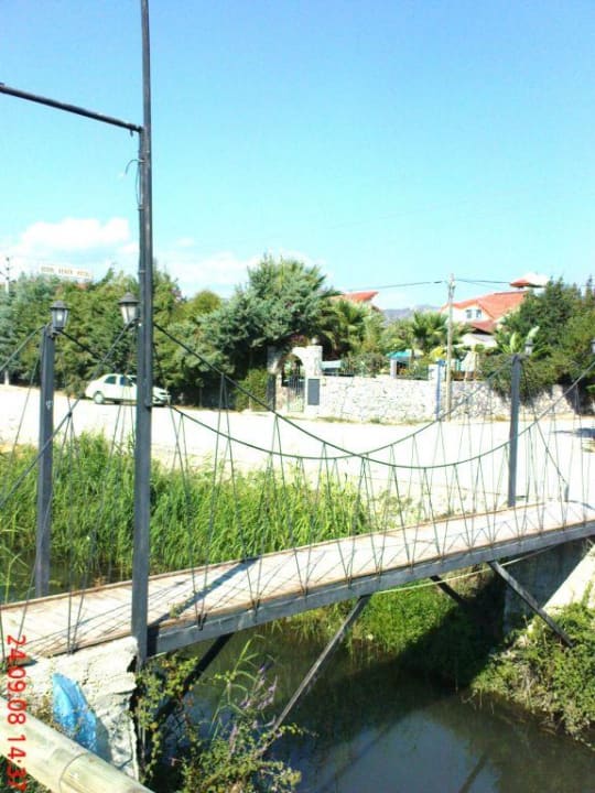 Brücke Richtung Strand Hotel Rebin Beach