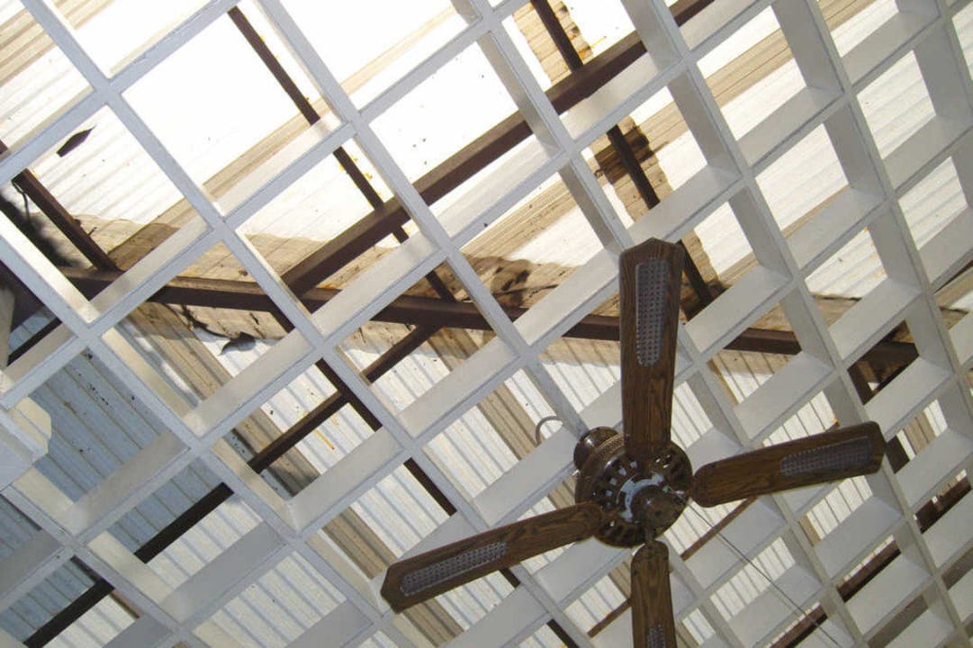 Decke der Terrasse des iltalienischen Restaurants InterContinental Bali Resort