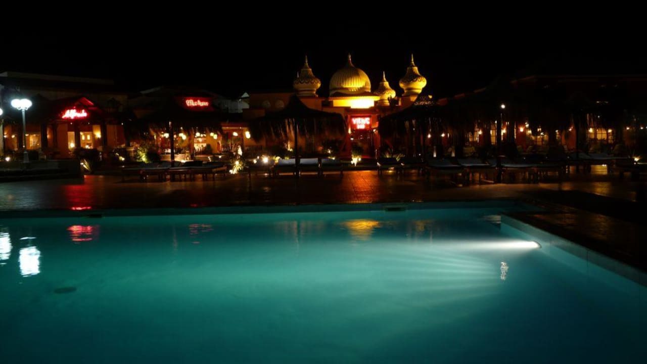 Nachtaufnahme Pool Pickalbatros Aqua Park Resort - Hurghada