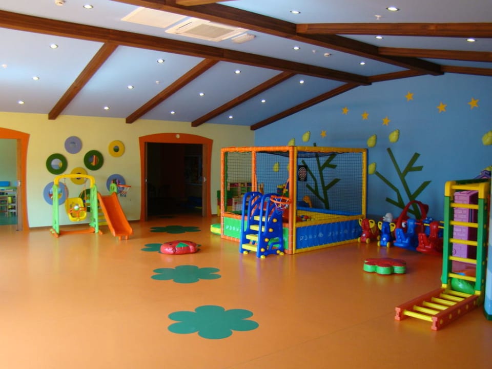 Мини клуб Limak Limra Hotel & Resort