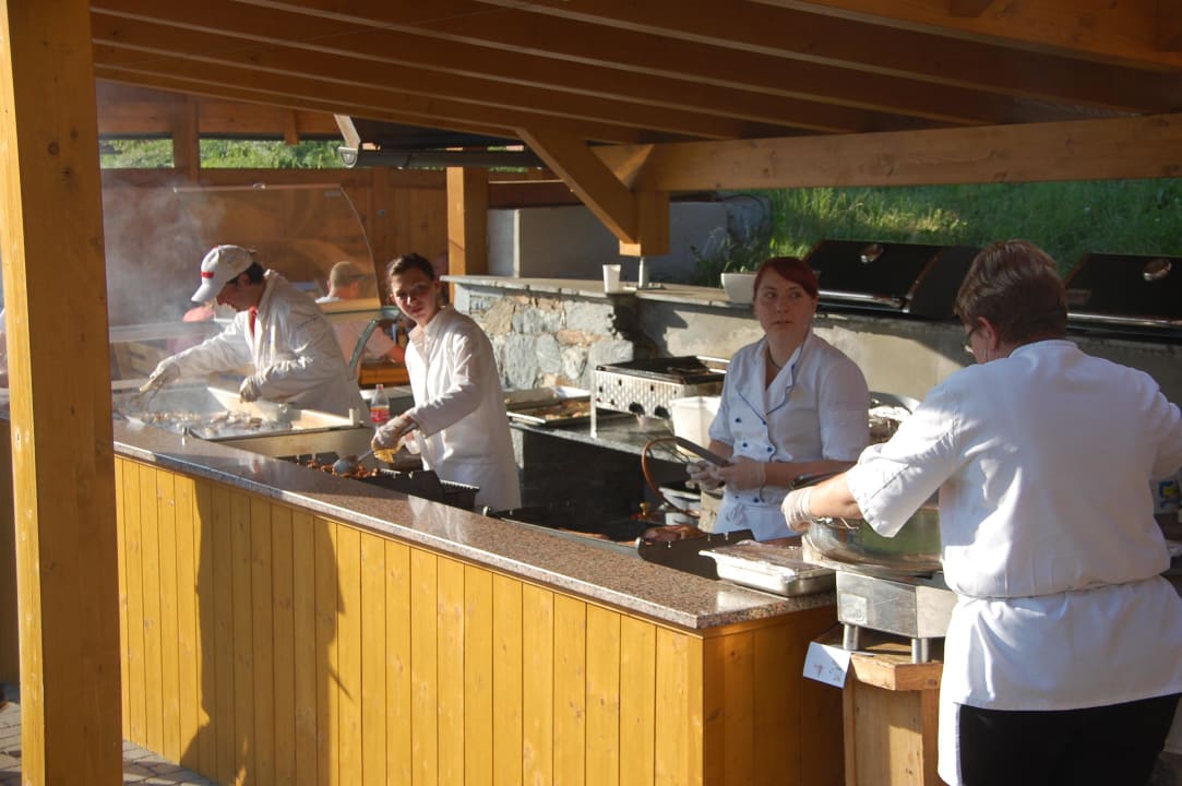 Fleißiges Personal incl. Chef Alm-Resort Frühauf