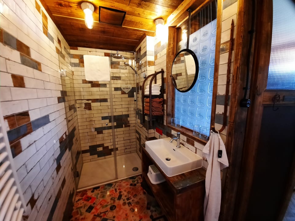 Zimmer Alles Paletti Karls Upcycling Hotel