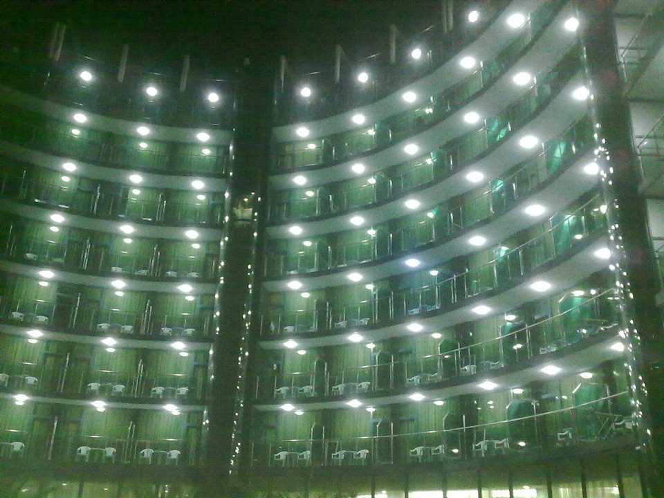 Blick vom Pool zum Hotel Hotel Grand Primorsko Beach