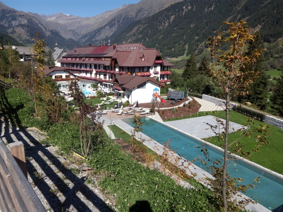 Blick auf die Hotelanlage Sonklarhof
