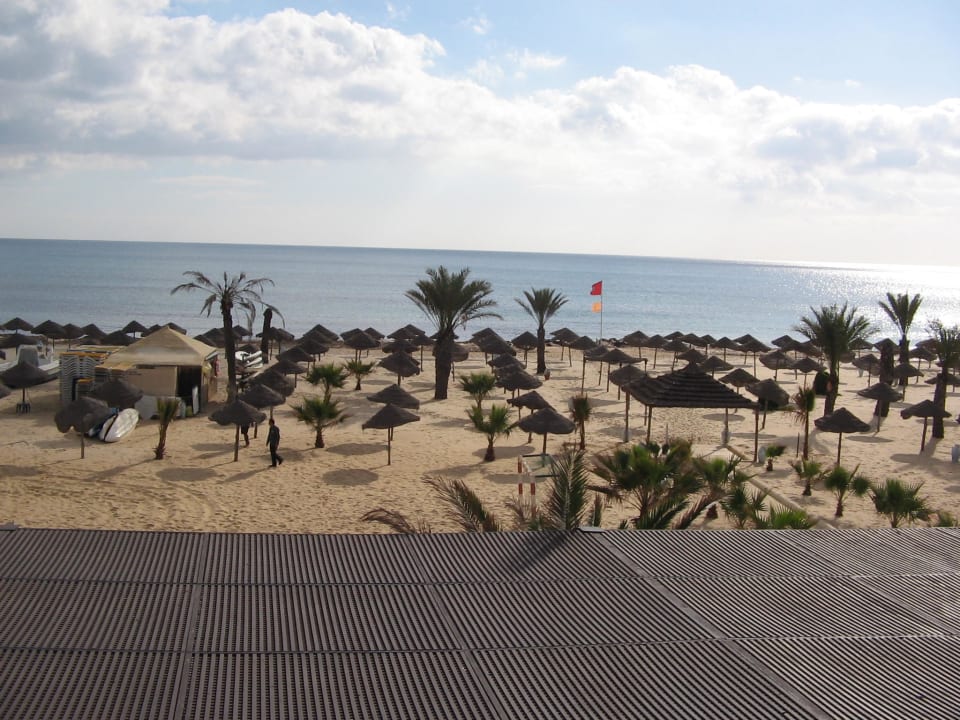 Der schöne, breite Strand  Hotel Paradis Palace