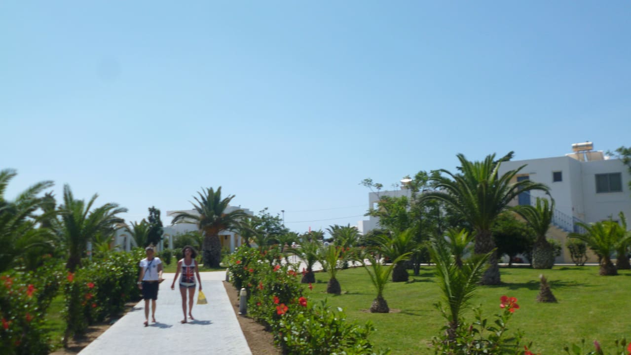 Weg zum Strand Sovereign Beach Hotel