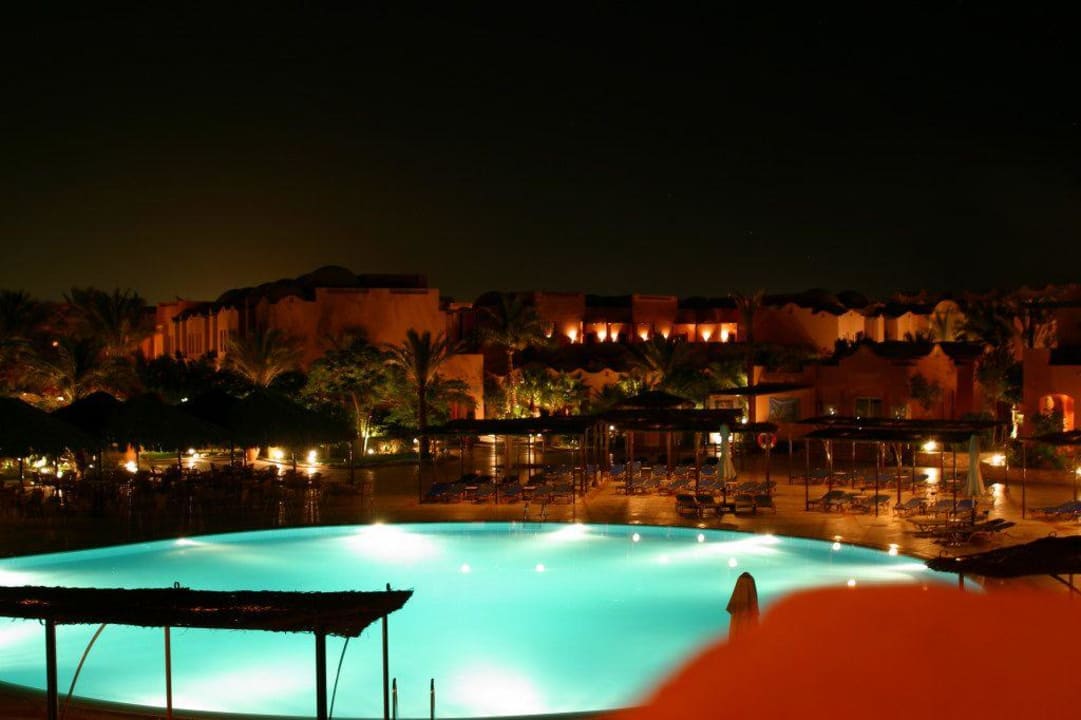 Widok z balkonu - wieczorem Jaz Makadi Oasis Resort